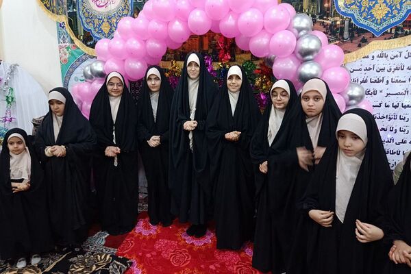 اولین روز از اعتکاف دختران در مسجد الزهرا شهر قیامدشت ری یک