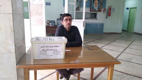 انتخابات شورای دانش‌آموزی دبیرستان نمونه دولتی معلم ساوجبلاغ 