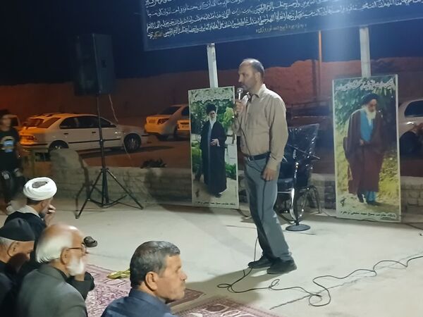 مراسم شبی با شهدا در محل گلزار شهدای روستای بزنجرد شهرستان خلیل‌آباد