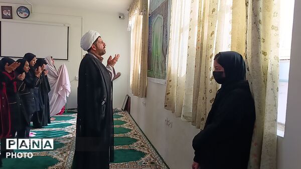 اجلاسیه نماز در دبیرستان کوثر فرهنگیان