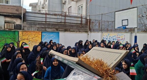 آغاز جشن‌های دهه فجر در مدارس؛ زنگ انقلاب امسال با ایران‌مون نواخته شد