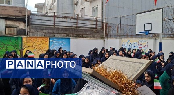 آغاز جشن‌های دهه فجر در مدارس؛ زنگ انقلاب امسال با ایران‌مون نواخته شد
