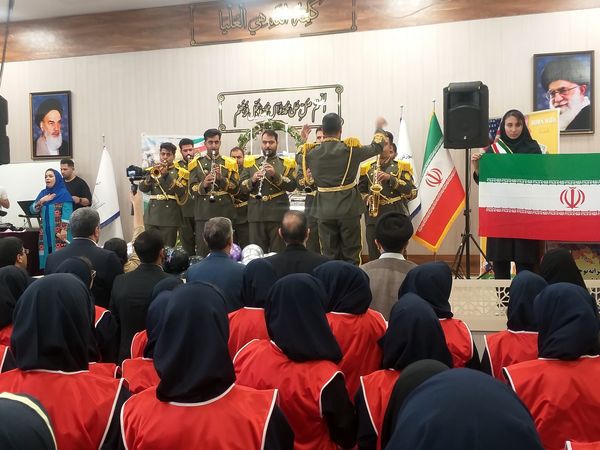 آیین نواختن زنگ ملی مبارزه با استکبار ستیزی در دبیرستان دخترانه متوسطه دوره اول توحید 
