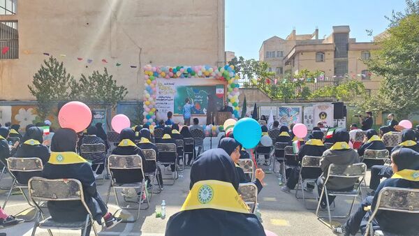 آیین متمرکز استانی جشن عاطفه‌ها‌ در دبیرستان فرزانگان یک ناحیه یک کرج 