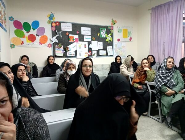 دومین جلسه انجمن اولیا در دبستان سمیه کاشمر