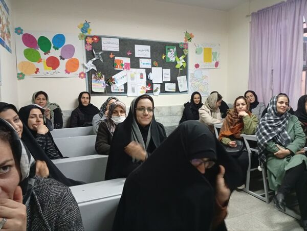 دومین جلسه انجمن اولیا در دبستان سمیه کاشمر