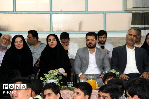 لبخند تکلیف، شکوه تقدیر در منطقه ۱۳