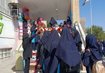 آغاز مسیر علم با کتاب و لبخند