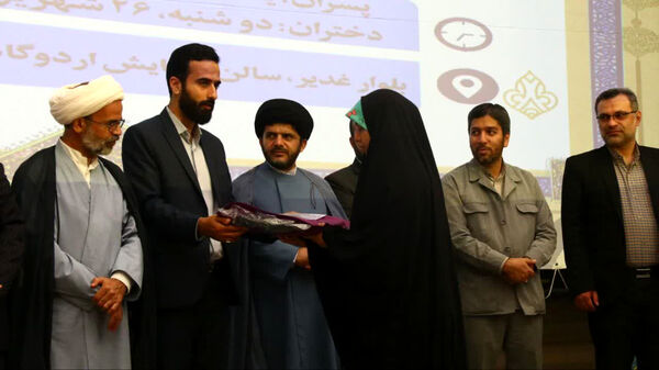 آیین تقدیر از برگزیدگان چهل و دومین دوره مسابقات دانش‌آموزی قرآن، عترت و نماز استان قم