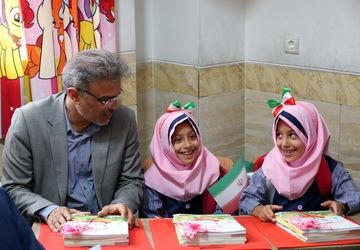 اولین گام  شکوفه‌های  امید به سوی دانش