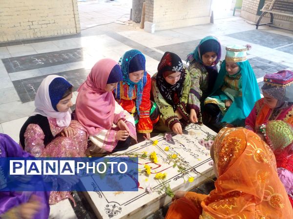 گلباران مزار شهدای شهرستان قدس توسط دانش‌آموزان مدرسه هدی یک