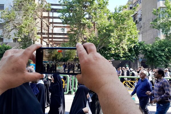 حضور میلیونی مردم تهران برای بدرقه شهید جمهور و یاران