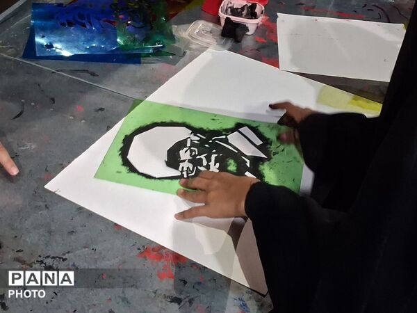 تابلو هایی بر آسمان؛ سخنانی از دل مردم تا عکس رهبری