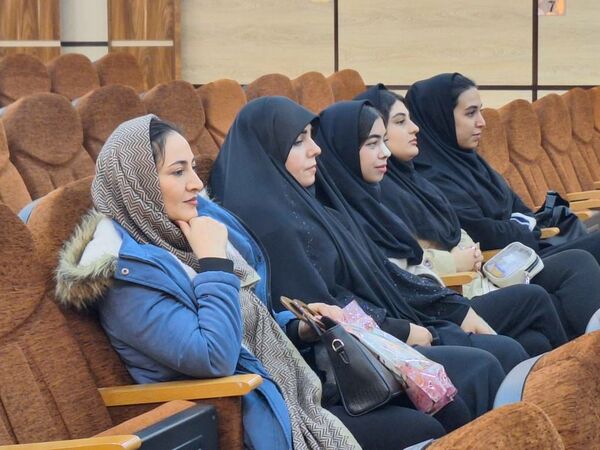 گرامیداشت معلمان و فارغ‌التحصیلان در دبیرستان شهید بابایی
