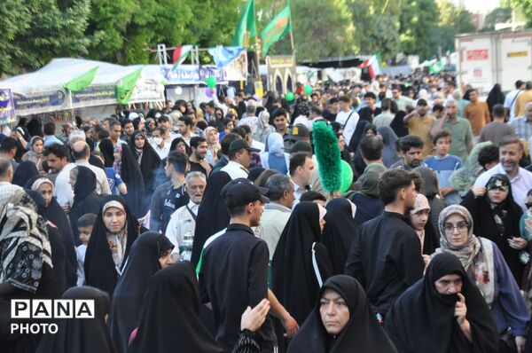 برگزاری باشکوه «مهمانی کیلومتری غدیر» در کرمانشاه با مشارکت گسترده مردم و دانش‌آموزان