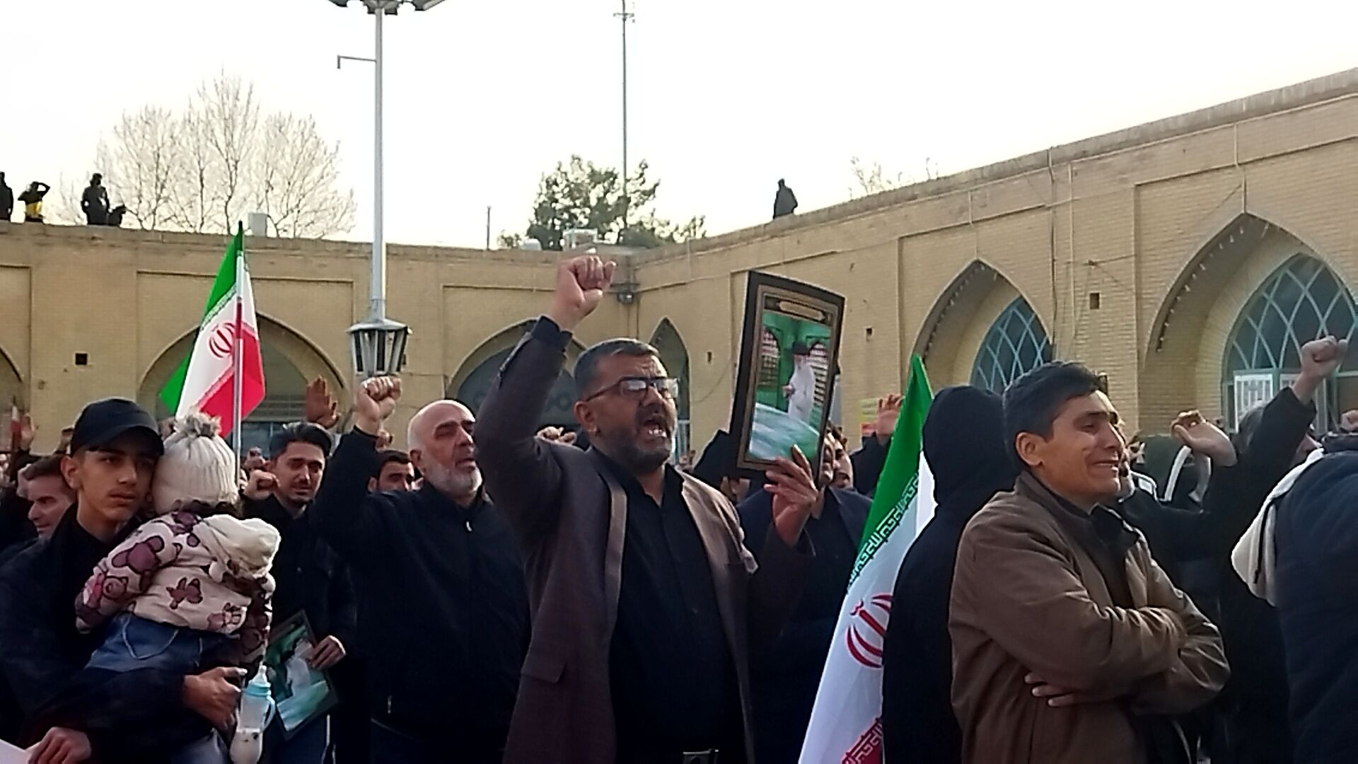 شهر نیشابور مشکی پوش شدـ۳