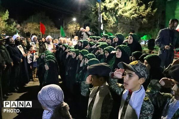 بیعت پر شور مردم <a href=