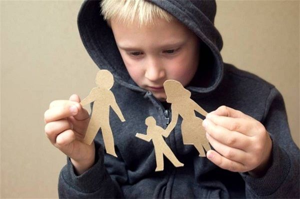جدایی والدین، بر روان و رفتار کودکان تأثیر عمیق می‌گذارد
