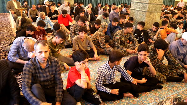 نماز جمعه سیاسی دشمن شکن بندپی شرقی با حضور نوجوانان و جوانان بسیجی