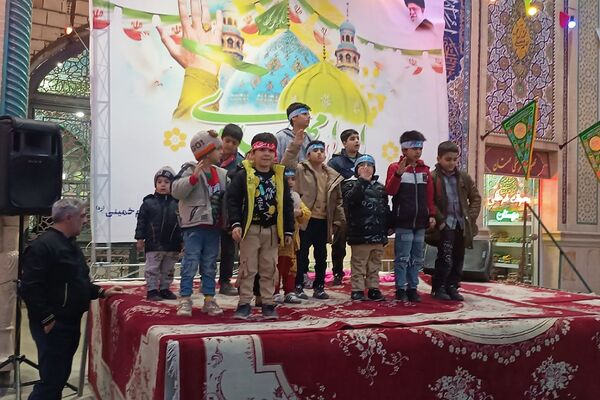 پیشوا غرق در نور نیمه شعبان