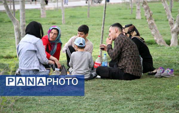 جلوه هایی از دورهمی روز طبیعت در بوستان‌های قم