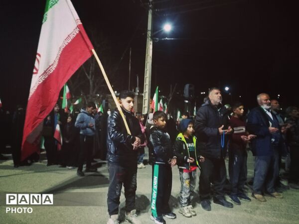 تجمع شبانه مردم ولایت مدار وانقلابی در حسینیه شهدای شهر بار