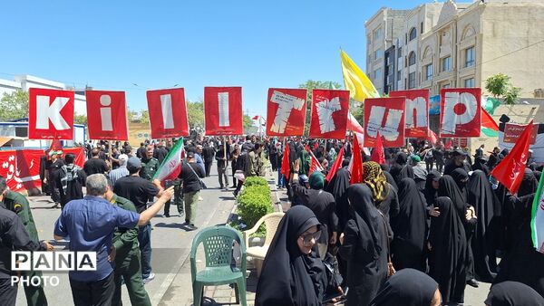 وداع با اشک و مشت‌های گره‌خورده؛ پلاکاردهای انتقام برافراشته شد