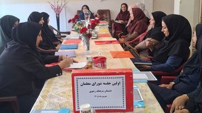 اولین جلسه شورای معلمان در دبستان سرهنگ رضوی شهرکرد