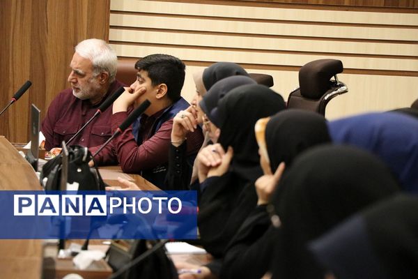 جلسه رابطین بسیج مدارس در سالن معلم ناحیه دو شهرری