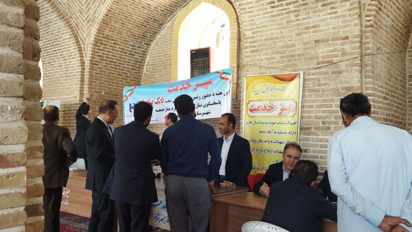 میز خدمت ادارات و بانک‌ها در نماز جمعه نیشابور
