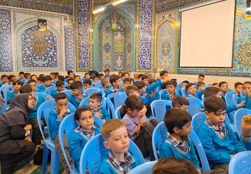 برگزاری جشن شکوفه ها در دبستان شهید رسول نم نبات اصفهان