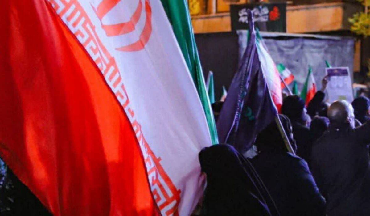 سرخی پرچم، گرمای حضور