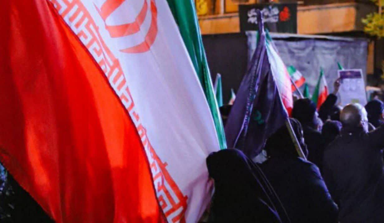 سرخی پرچم، گرمای حضور