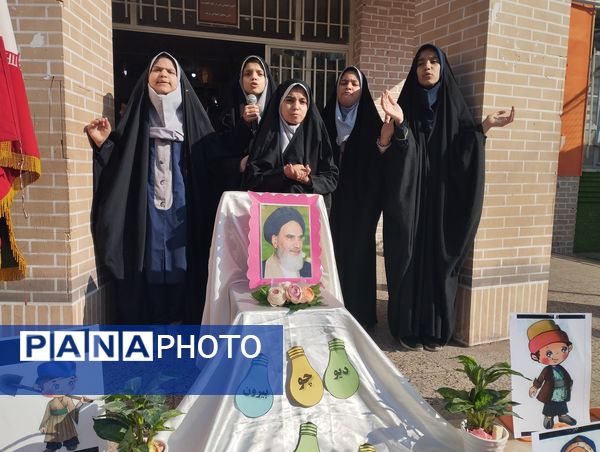 نواختن زنگ انقلاب در مدرسه انقلاب اسلامی ناحیه پنج 