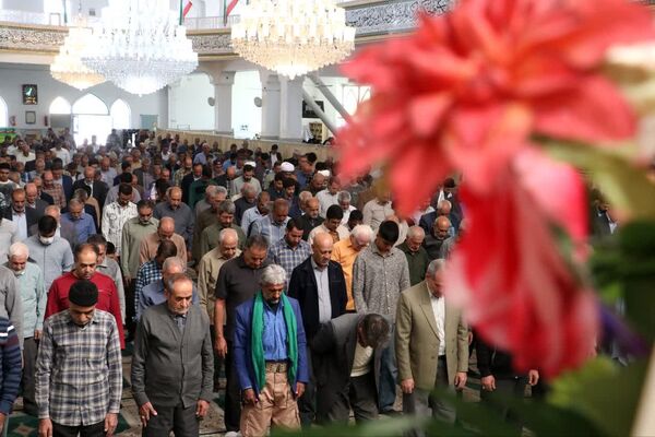 جمعه‌ای به رنگ ایمان؛ مسجد جامع لبریز از عطوفت و معنویت