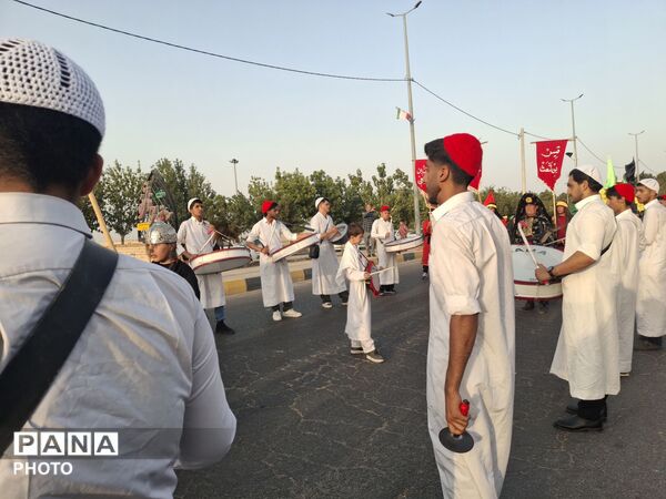 حرکت نمادین کاروان اسرای کربلا در شهر آوه