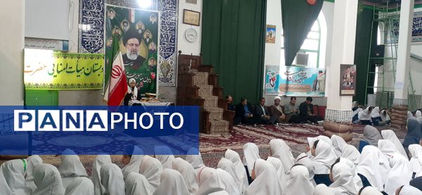 شرکت دانش‌آموزان دبستان حضرت فاطمه(س) در مراسم سالگرد شهدای خدمت