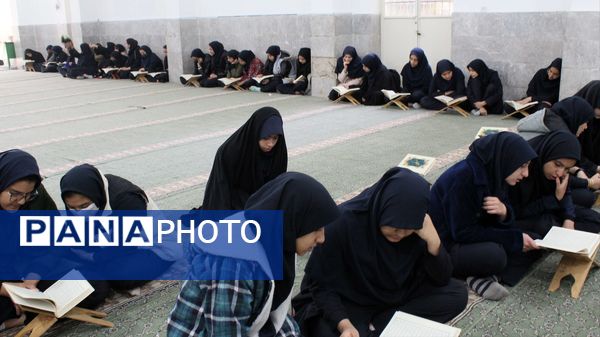 برگزاری جلسات انس با قرآن در دبیرستان دخترانه معلم 