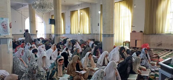 شور و حضور بانوان در مراسم معنوی اعتکاف در شوراب صغیر 