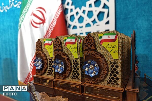  تقدیر از منتخبین منطقه‌ای و استانی