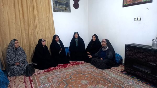 دیدار بانوان پایگاه پنج تن از مادر شهید یدالله علیزاده