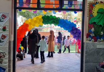 جشن شکوفه‌ها و تولد دوباره مدرسه در دبستان آذر صابر ناحیه ۴شیراز