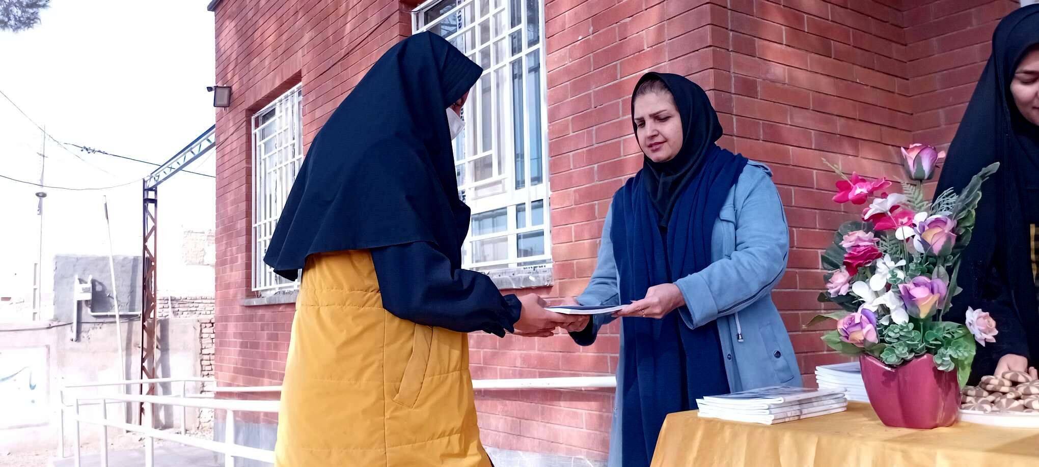 تجلیل از دانش آموزان چادری دبیرستان مادرمهربان خلیل آباد