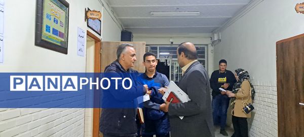  دیدار والدین با معلمان در دبیرستان ابوذر غفاری نیشابور