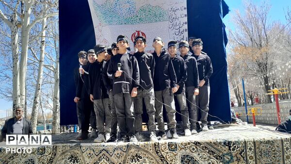 مراسم استغاثه به امام زمان (عج) به همراه آتش زدن بت بعل در گرداب شهر بن
