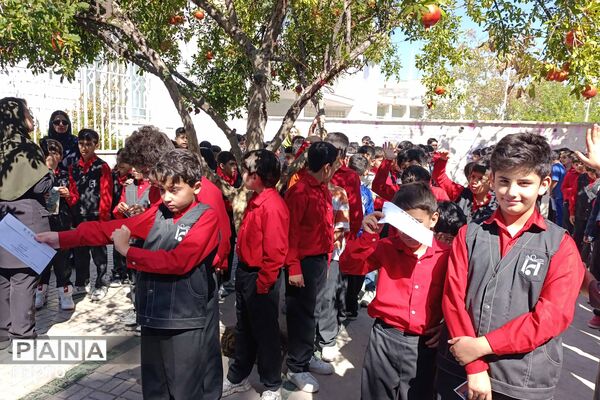 جشن عاطفه‌ها در دبستان ایمان همزمان با سراسر کشور