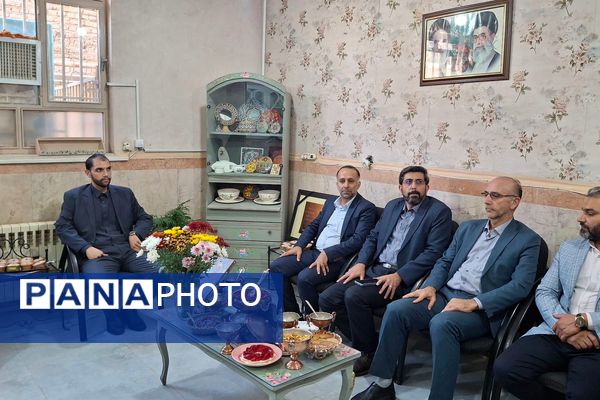 بازدید معاون پرورشی و فرهنگی اداره‌کل شهرستانهای استان تهران از جشنواره انار در هنرستان ام‌البنین ورامین