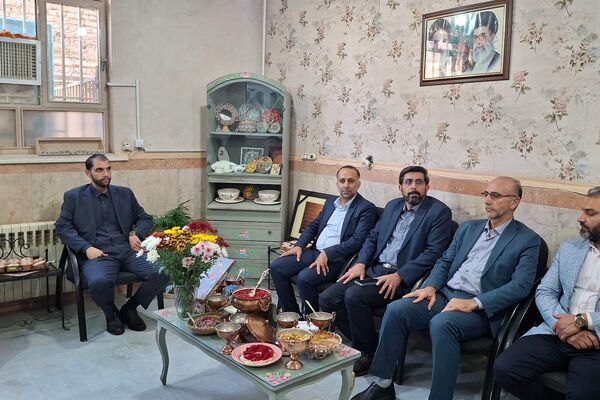 بازدید معاون پرورشی و فرهنگی اداره‌کل شهرستانهای استان تهران از جشنواره انار در هنرستان ام‌البنین ورامین