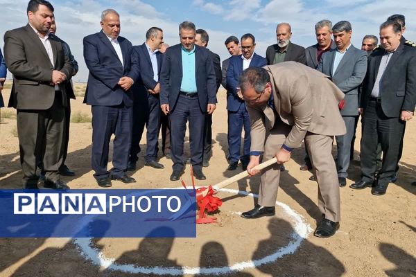 آیین کلنگ‌زنی هنرستان خیرساز هیأت امنایی در قرچک