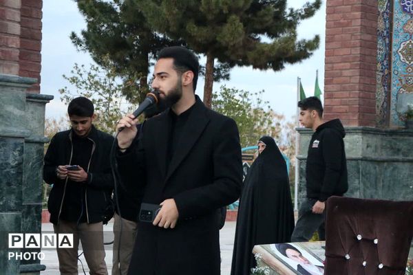 قرچک، نوروز را با اقتدا به شهدا آغاز کرد